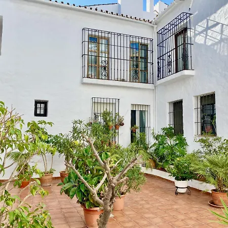 Frontline & Sea Views - 2 Bedrooms - 2 Bathrooms - Puerto Banus * Marbella