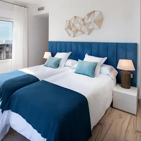 Frontline & Sea Views - 2 Bedrooms - 2 Bathrooms - Puerto Banus * 马尔韦利亚